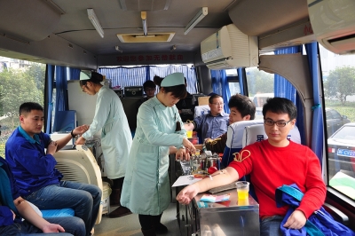 3118云顶集团员工积极参加无偿献血