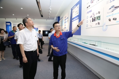 2018年8月13日时任嘉兴市市长毛宏芳调研3118云顶集团